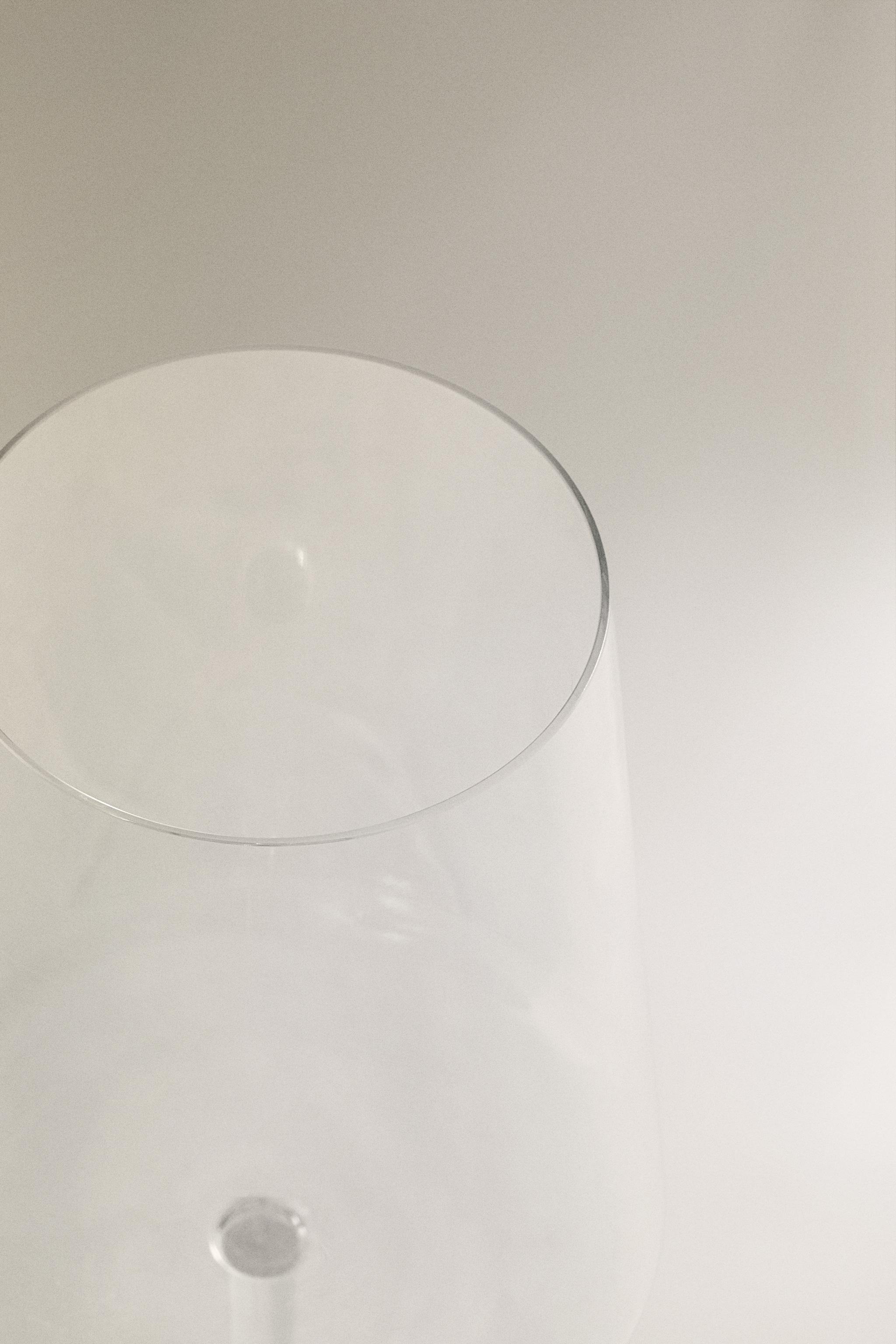 CONICAL CRYSTALLINE GLASS